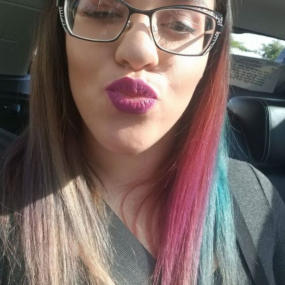 Meet your Posher, Alyssa - Picture 1 of 1